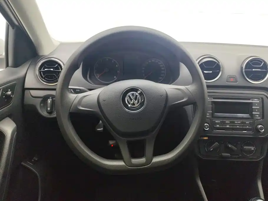Volkswagen Jetta — фото 15