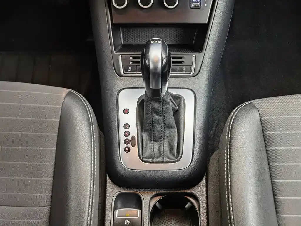 Volkswagen Tiguan — фото 13