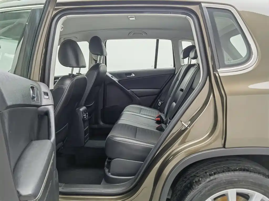 Volkswagen Tiguan — фото 15