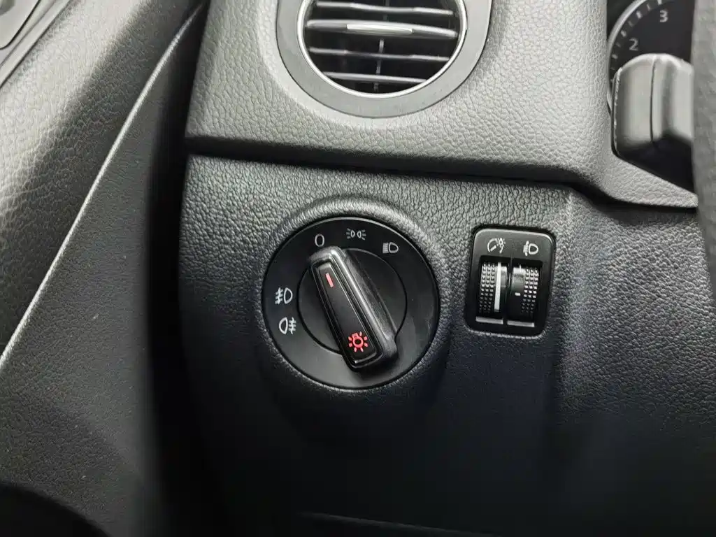 Volkswagen Tiguan — фото 21