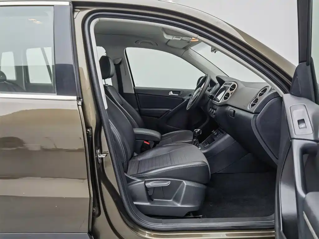 Volkswagen Tiguan — фото 23