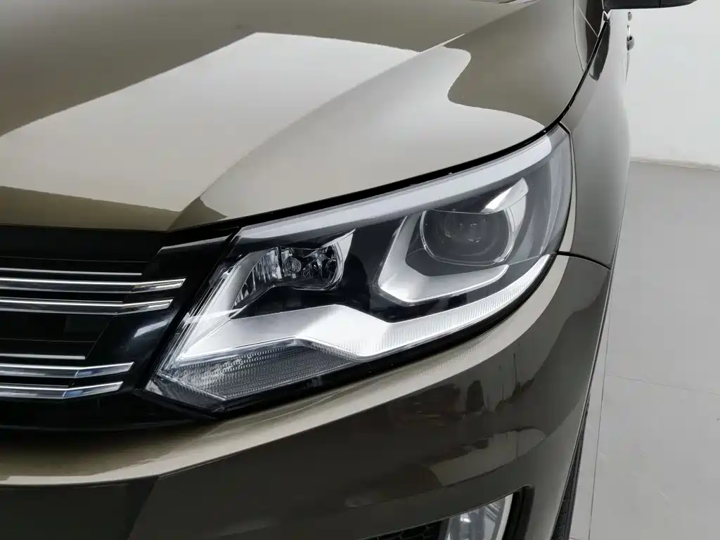 Volkswagen Tiguan — фото 7