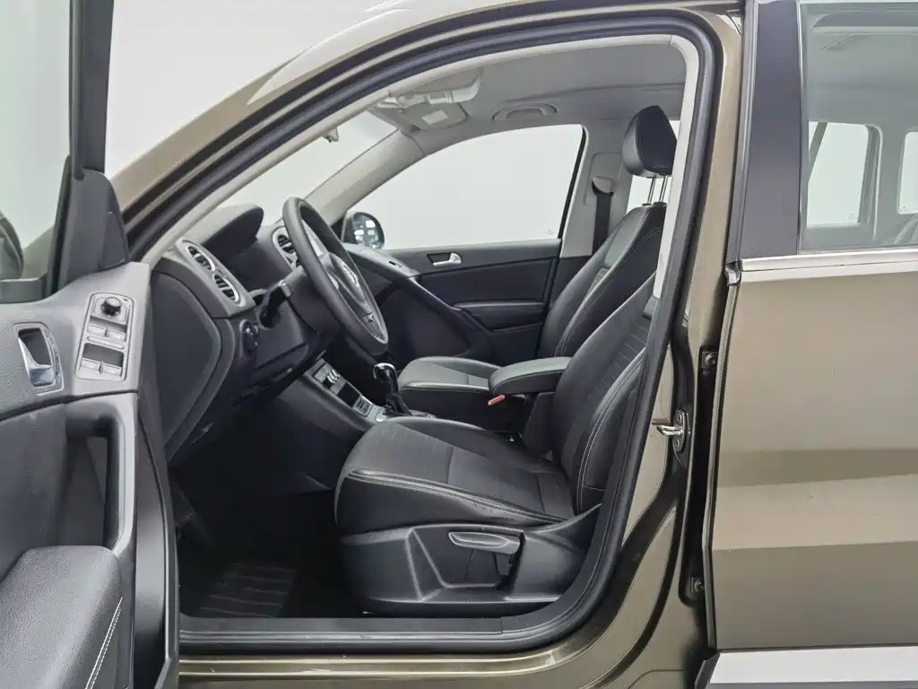 Volkswagen Tiguan — фото 10