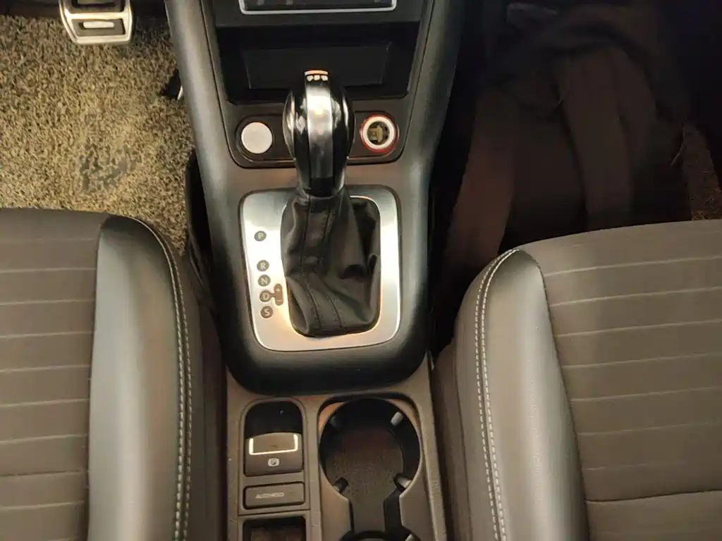 Volkswagen Tiguan — фото 14