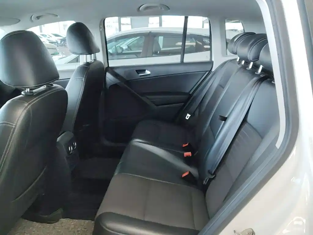 Volkswagen Tiguan — фото 17