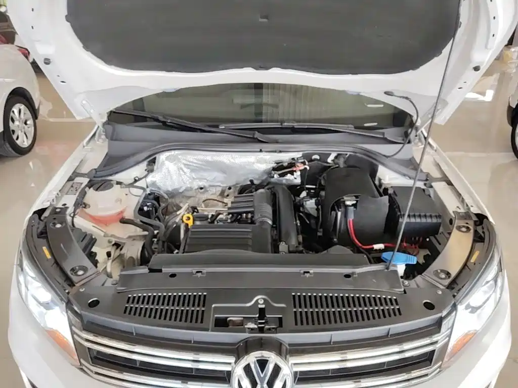 Volkswagen Tiguan — фото 20