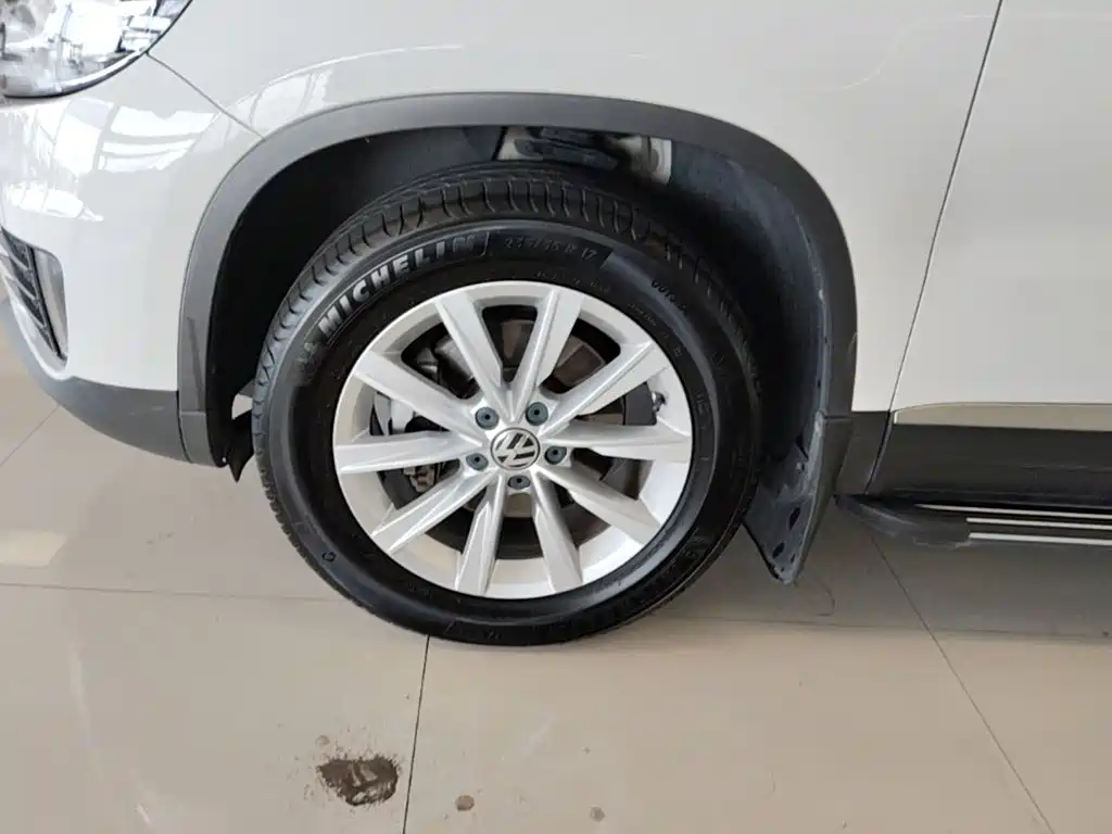 Volkswagen Tiguan — фото 23