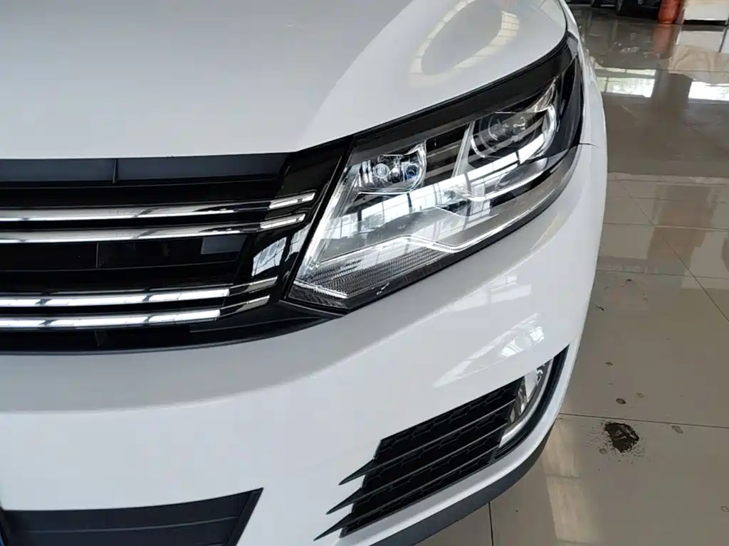 Volkswagen Tiguan — фото 24