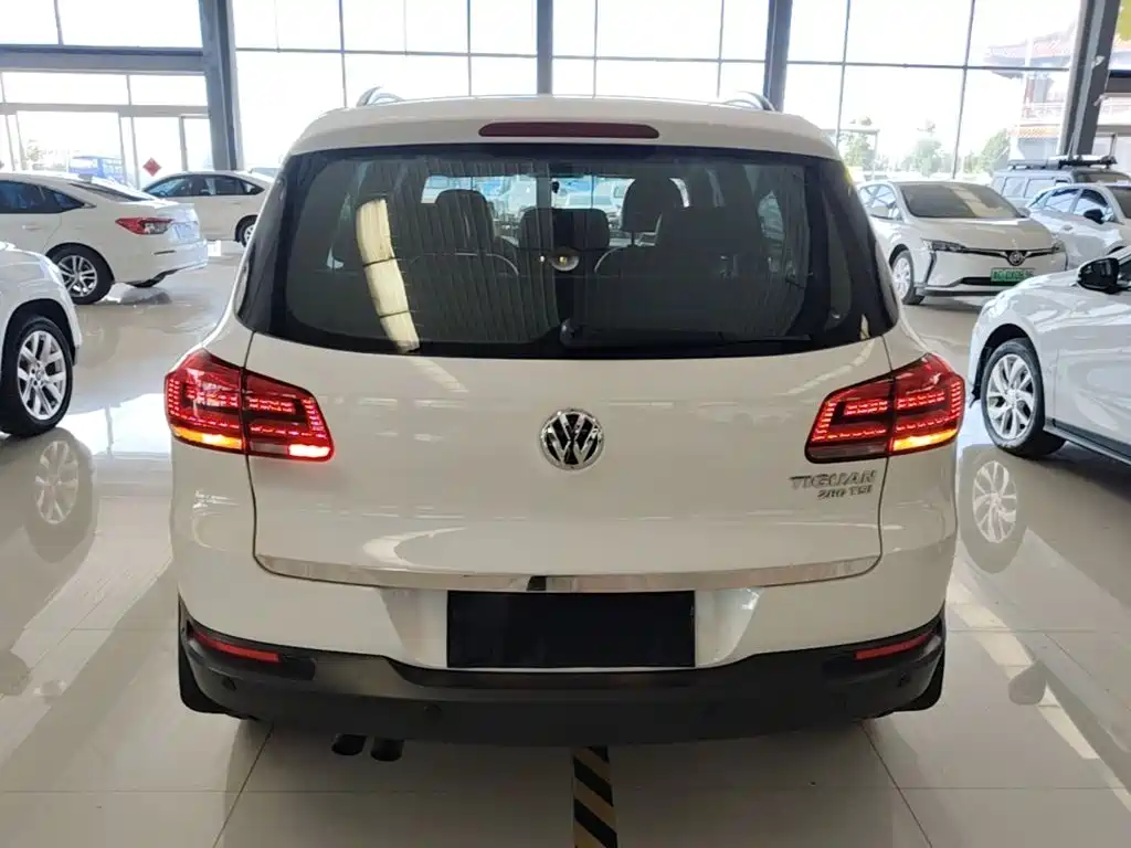 Volkswagen Tiguan — фото 6