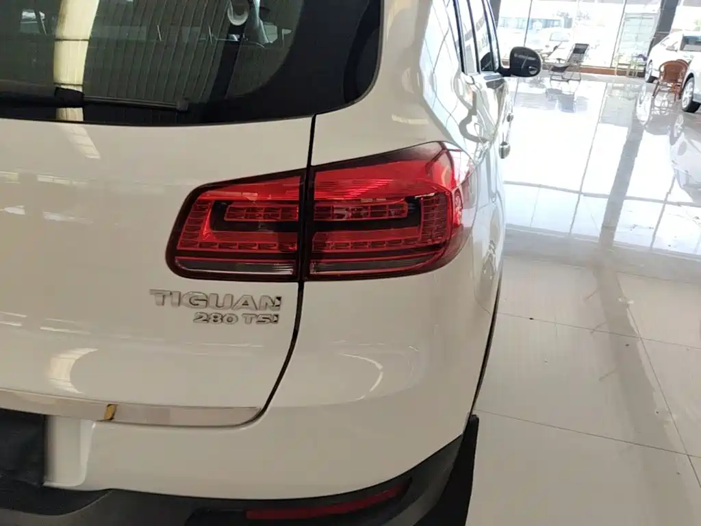 Volkswagen Tiguan — фото 8