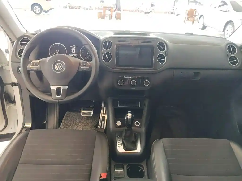 Volkswagen Tiguan — фото 10