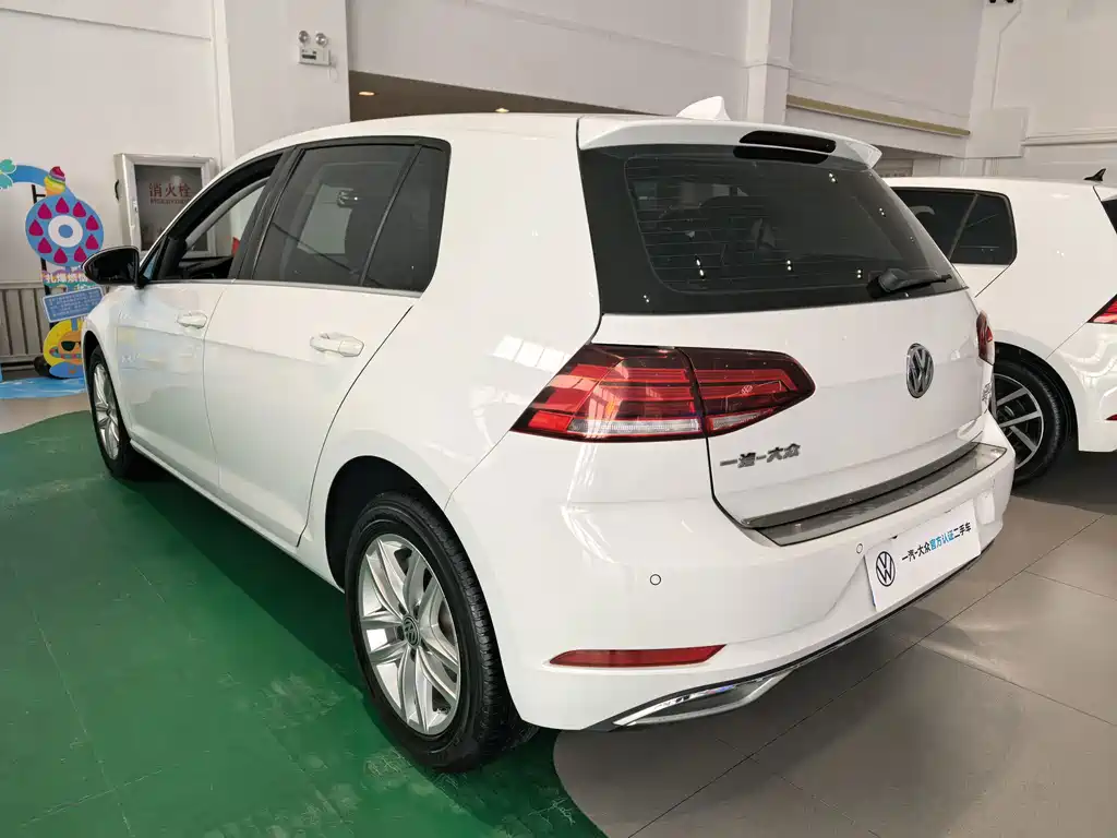 Volkswagen Golf — фото 5