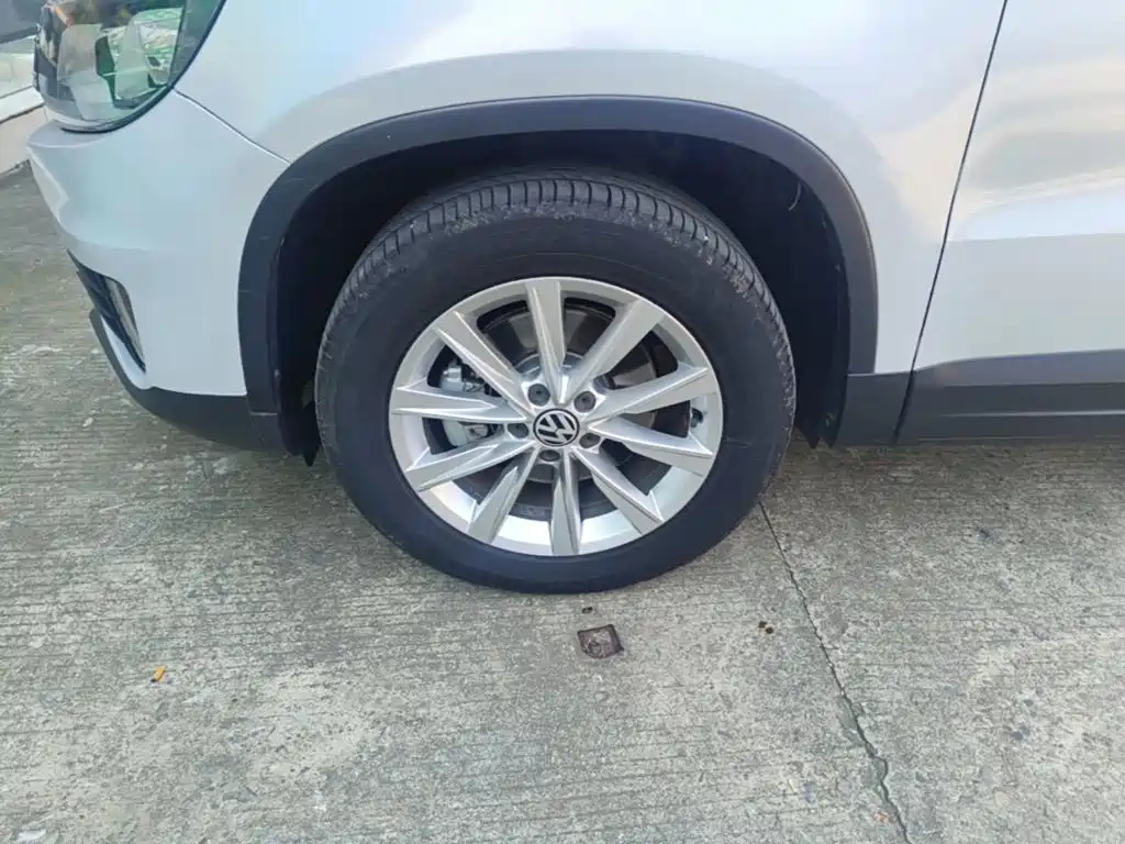 Volkswagen Tiguan — фото 23