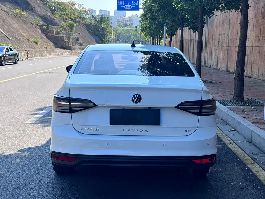 Volkswagen Lavida — фото 4