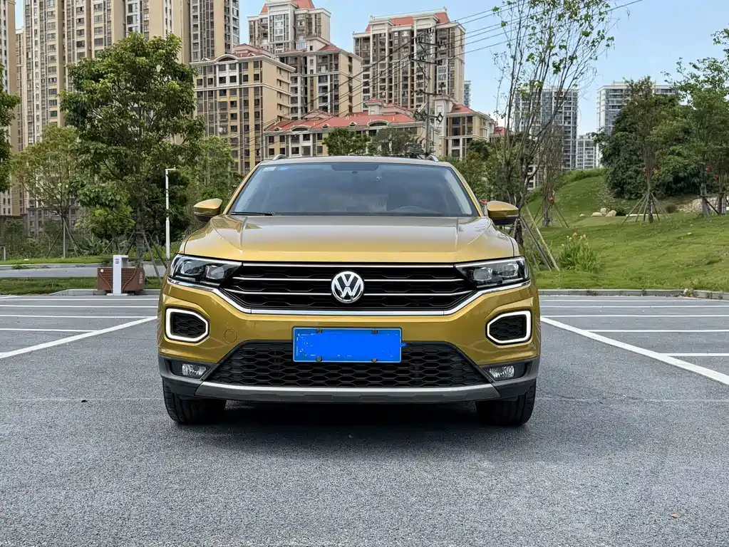 Volkswagen T-Roc — фото 9