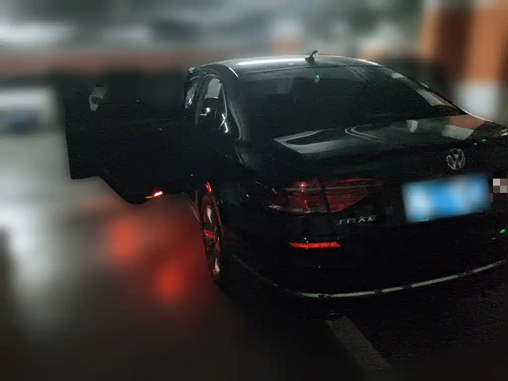 Volkswagen Passat — фото 25
