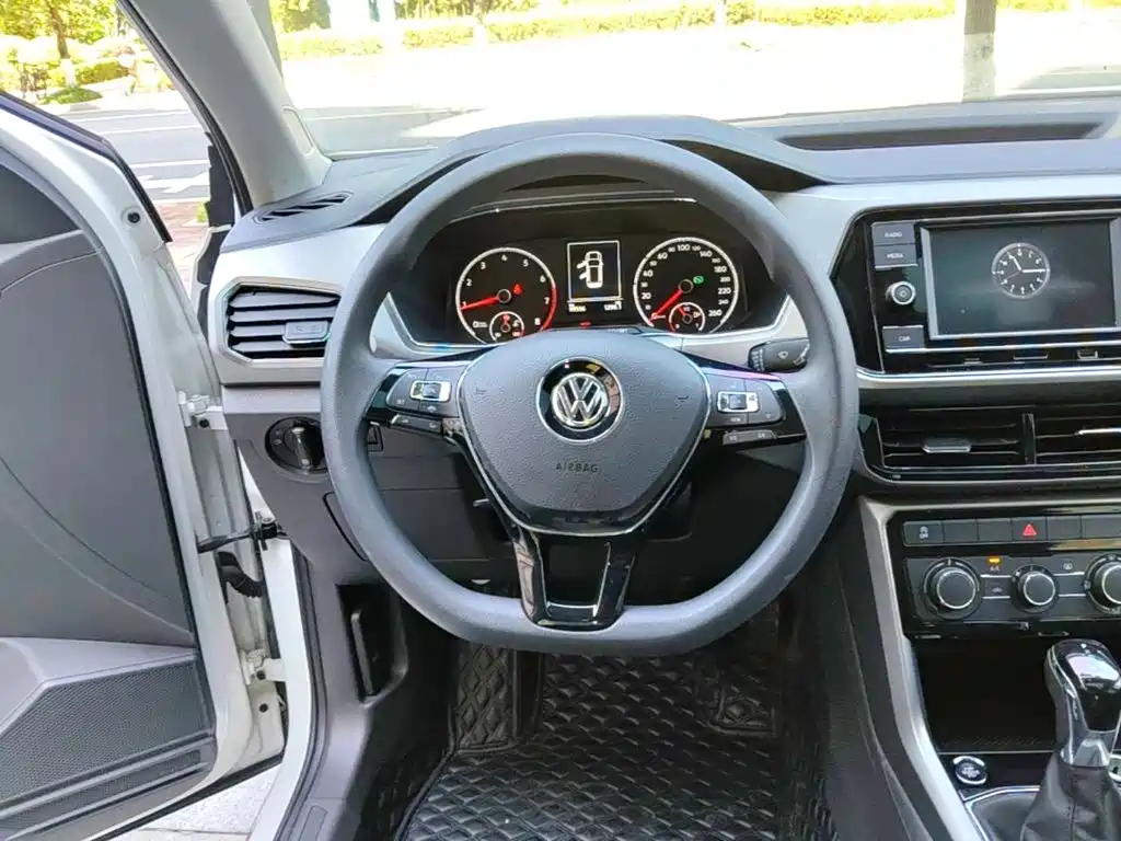 Volkswagen T-Cross — фото 11