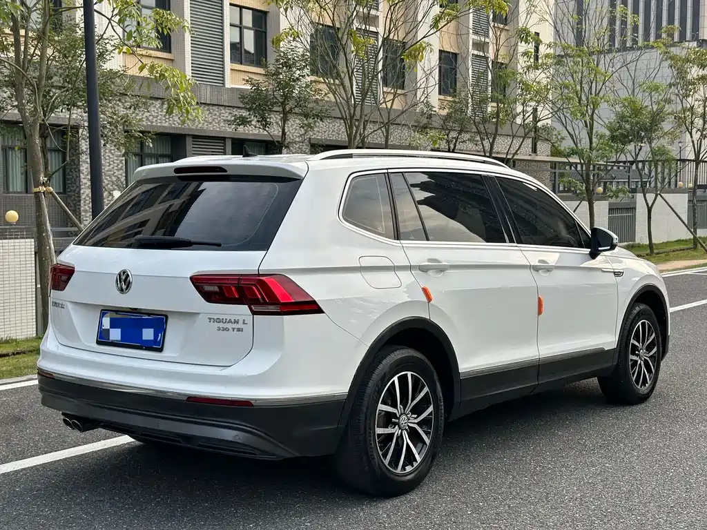 Volkswagen Tiguan L — фото 9