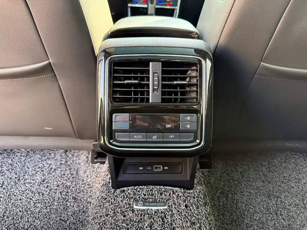 Volkswagen Passat — фото 14