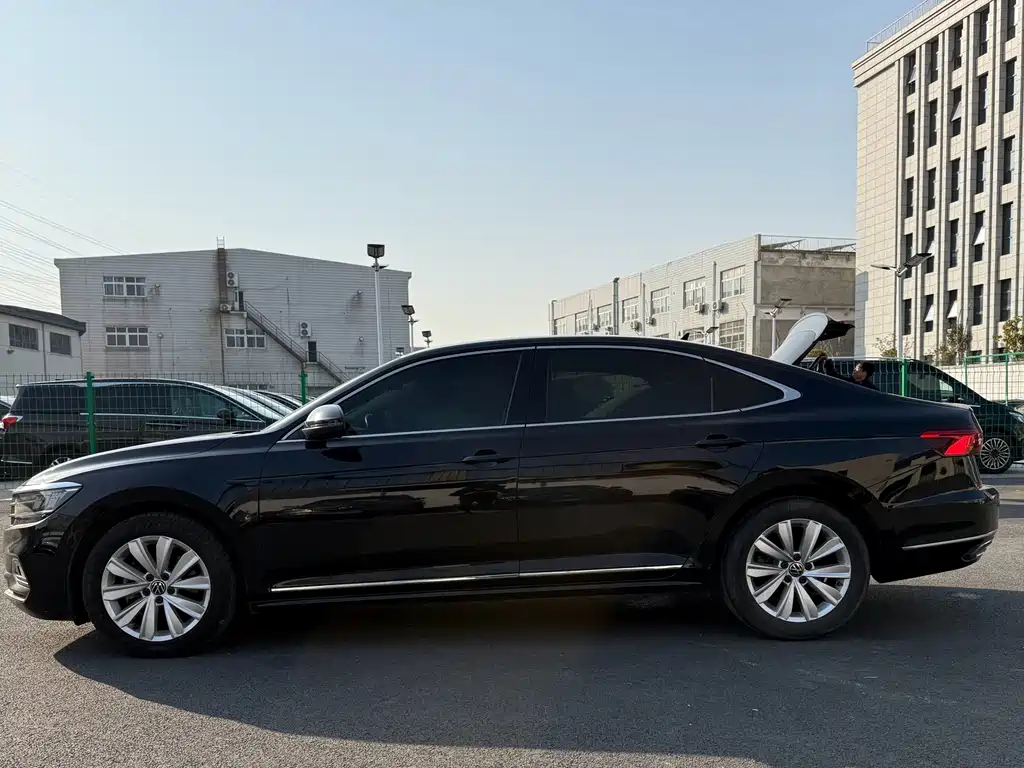 Volkswagen Passat — фото 18
