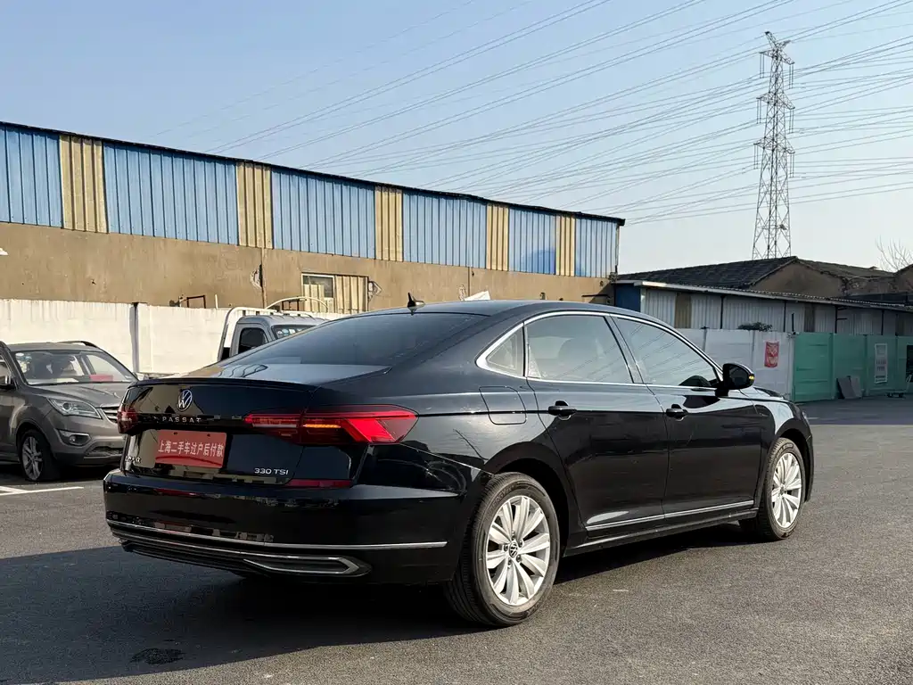 Volkswagen Passat — фото 19