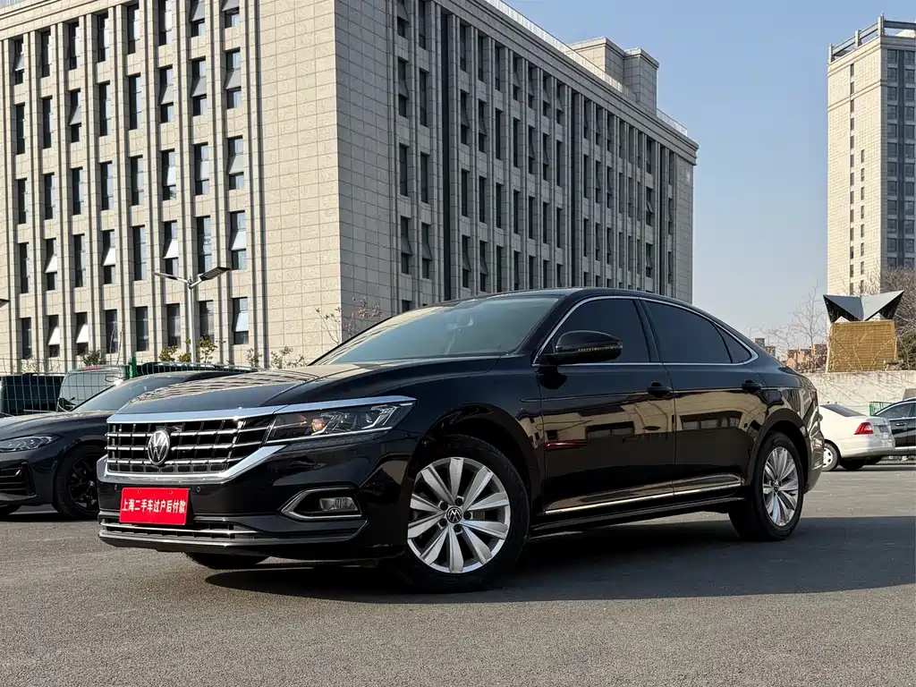 Volkswagen Passat — фото 21