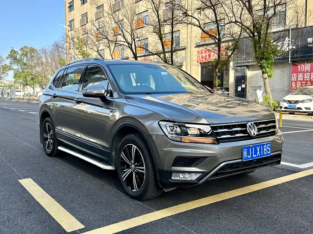 Volkswagen Tiguan L — фото 3
