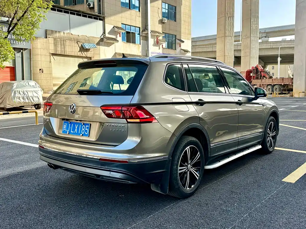 Volkswagen Tiguan L — фото 6