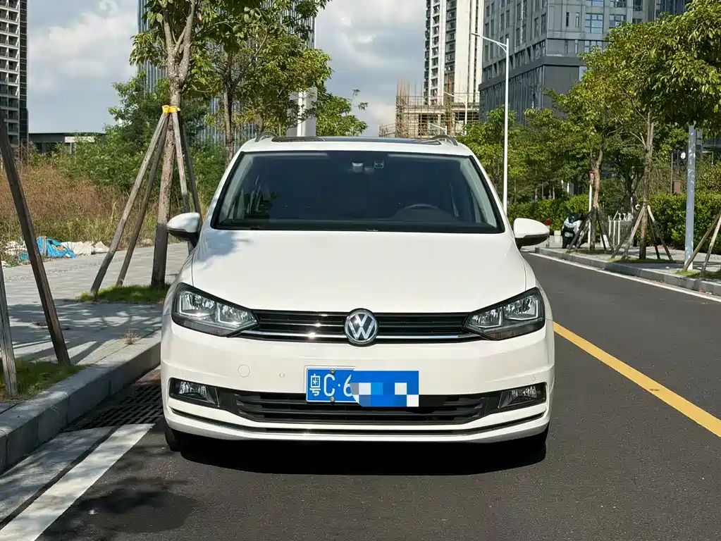 Volkswagen Touran — фото 2