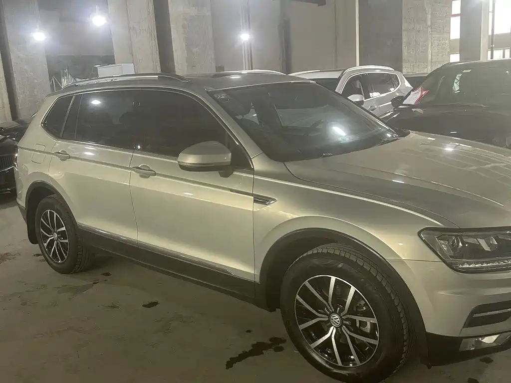 Volkswagen Tiguan L — фото 3