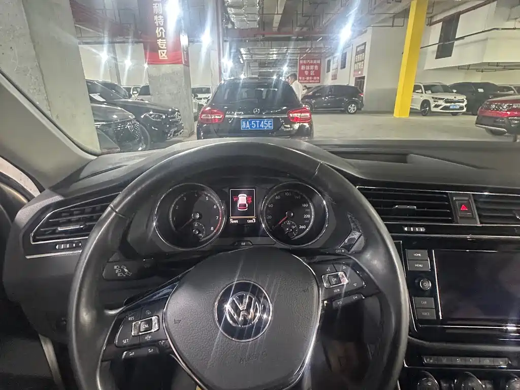 Volkswagen Tiguan L — фото 9