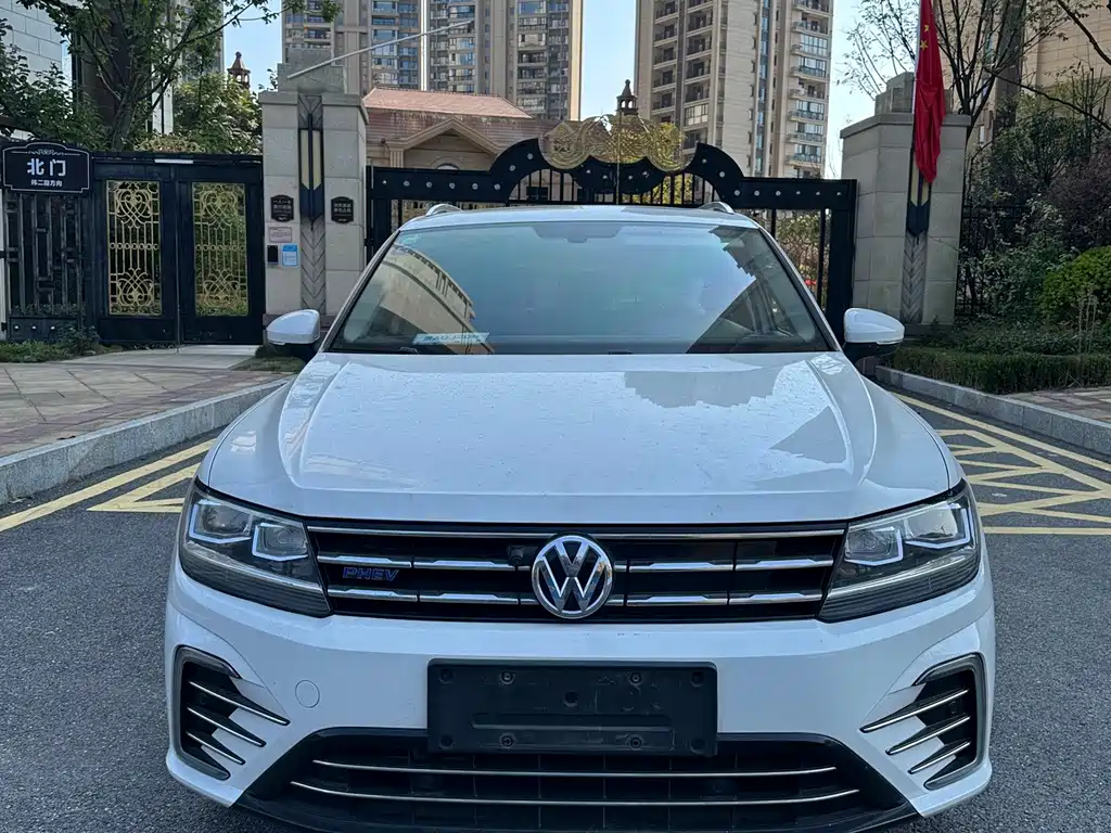 Volkswagen Tiguan L PHEV — фото 2