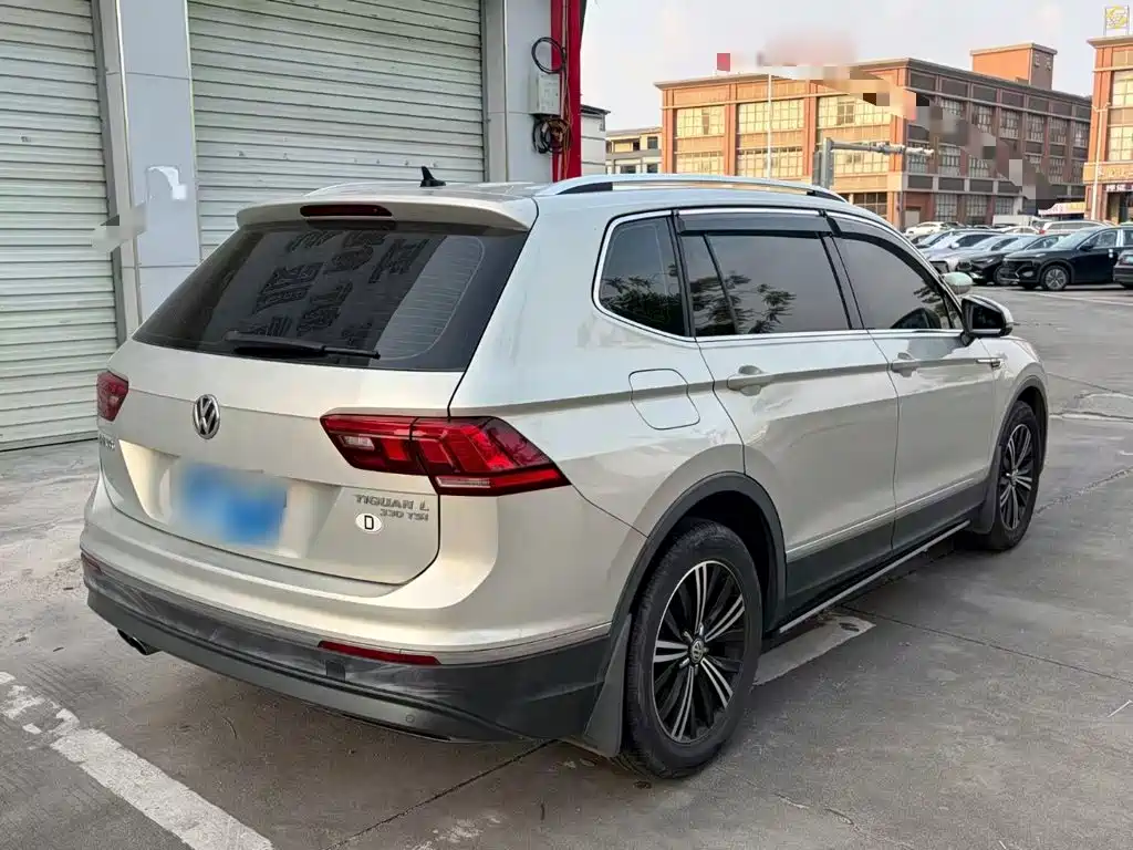 Volkswagen Tiguan L — фото 5