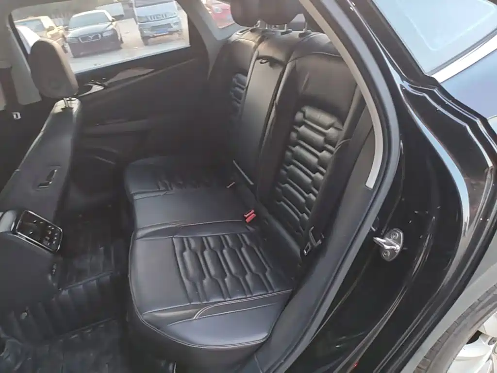 Volkswagen Passat — фото 17