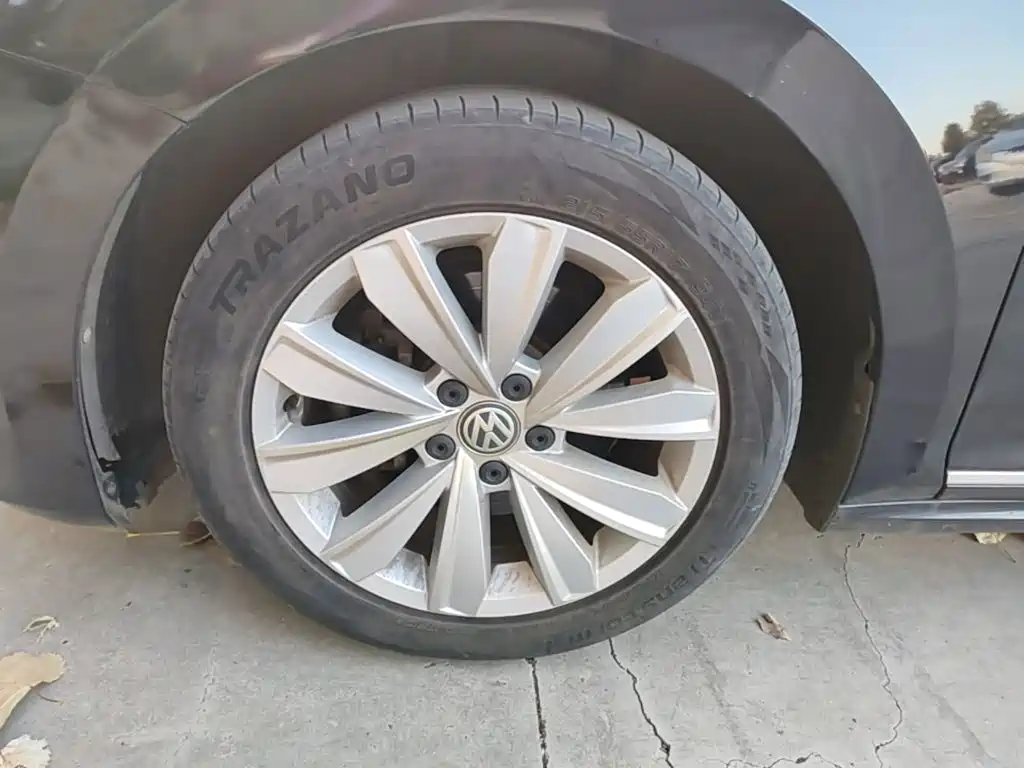 Volkswagen Passat — фото 23