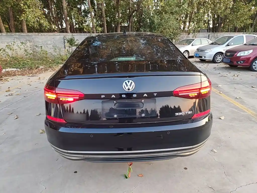 Volkswagen Passat — фото 6