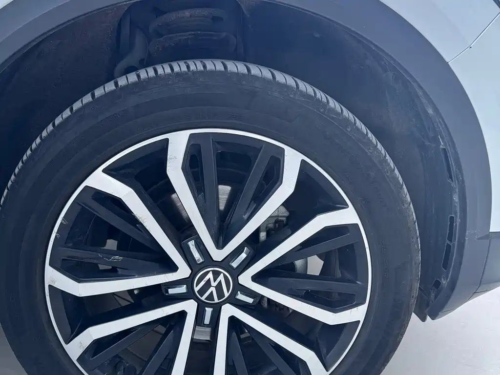 Volkswagen T-Roc — фото 4