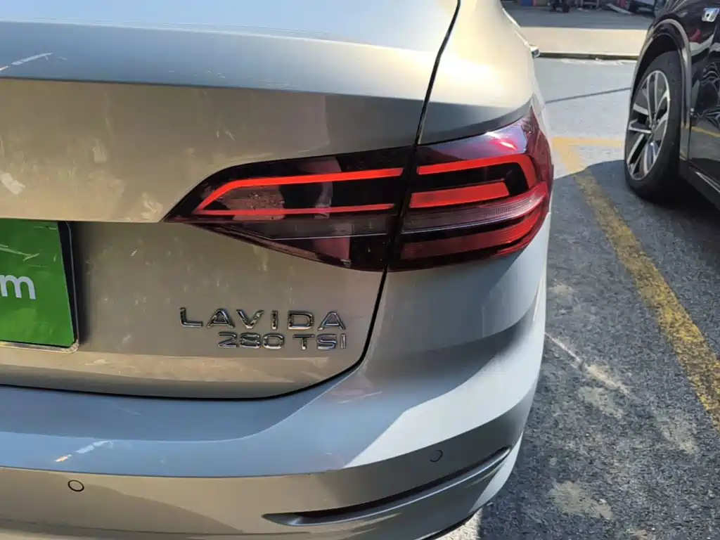 Volkswagen Lavida — фото 8