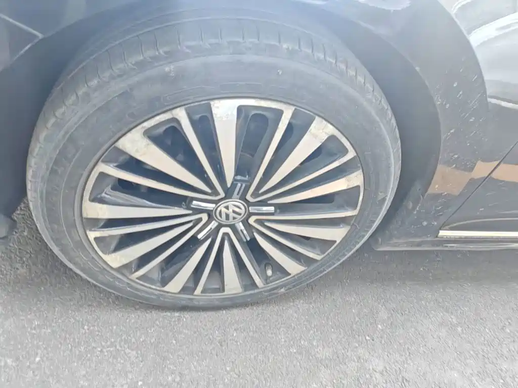 Volkswagen Passat — фото 23