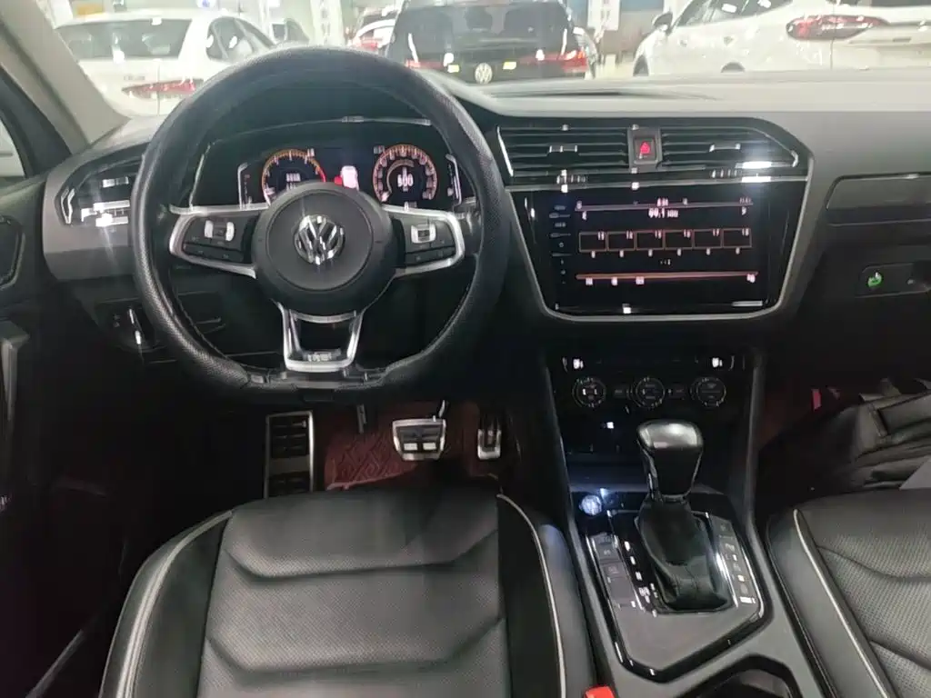 Volkswagen Tiguan L — фото 13