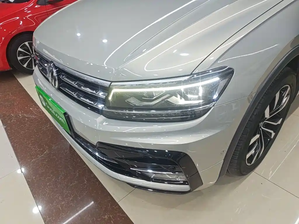Volkswagen Tiguan L — фото 24