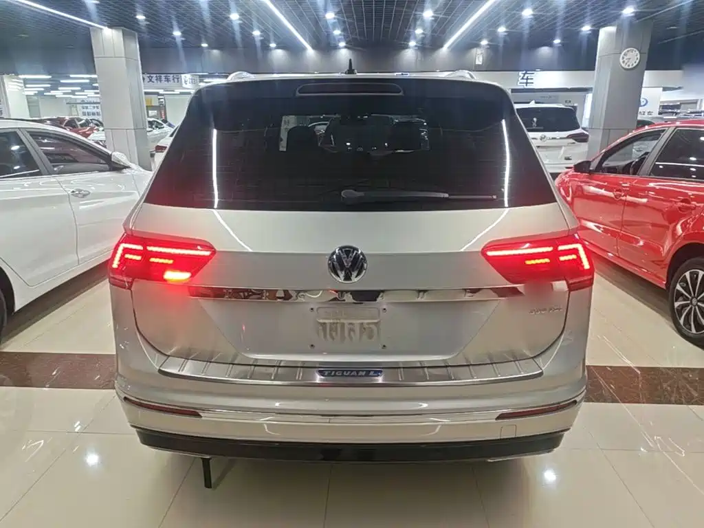 Volkswagen Tiguan L — фото 6