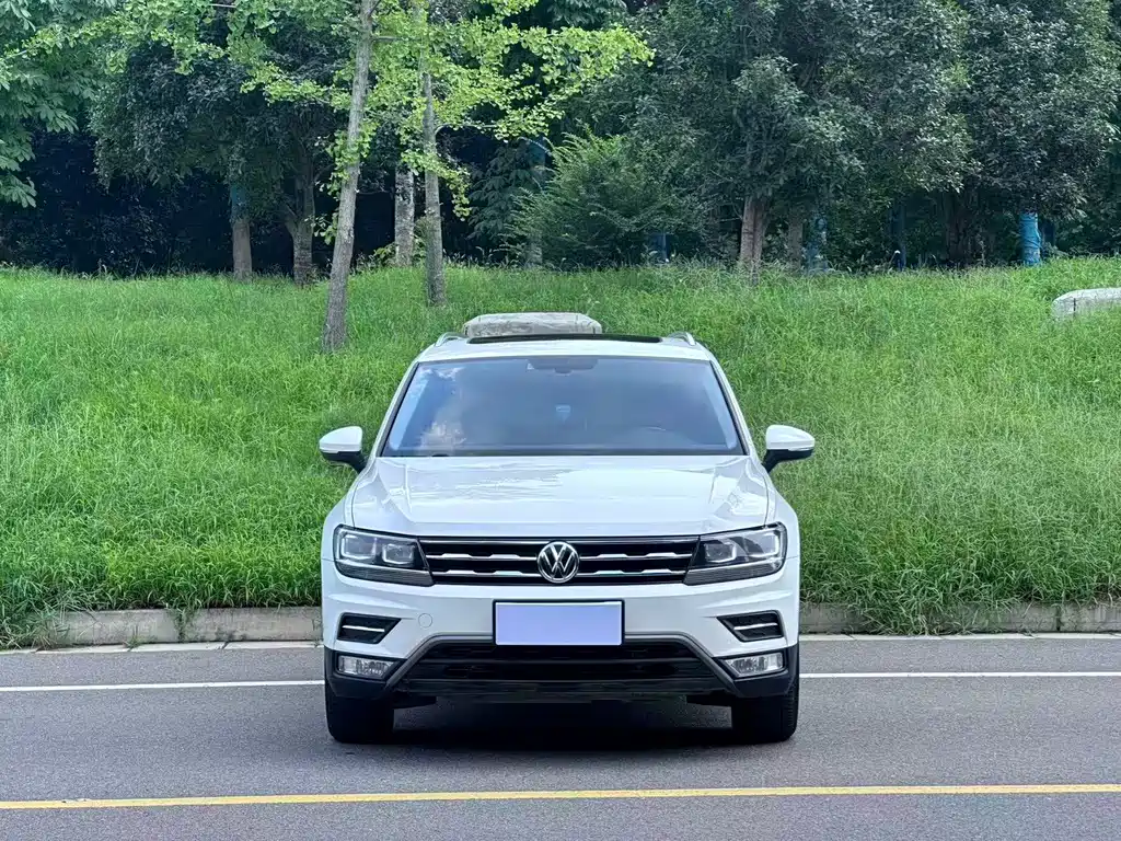 Volkswagen Tiguan L — фото 2