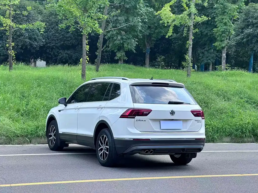 Volkswagen Tiguan L — фото 6