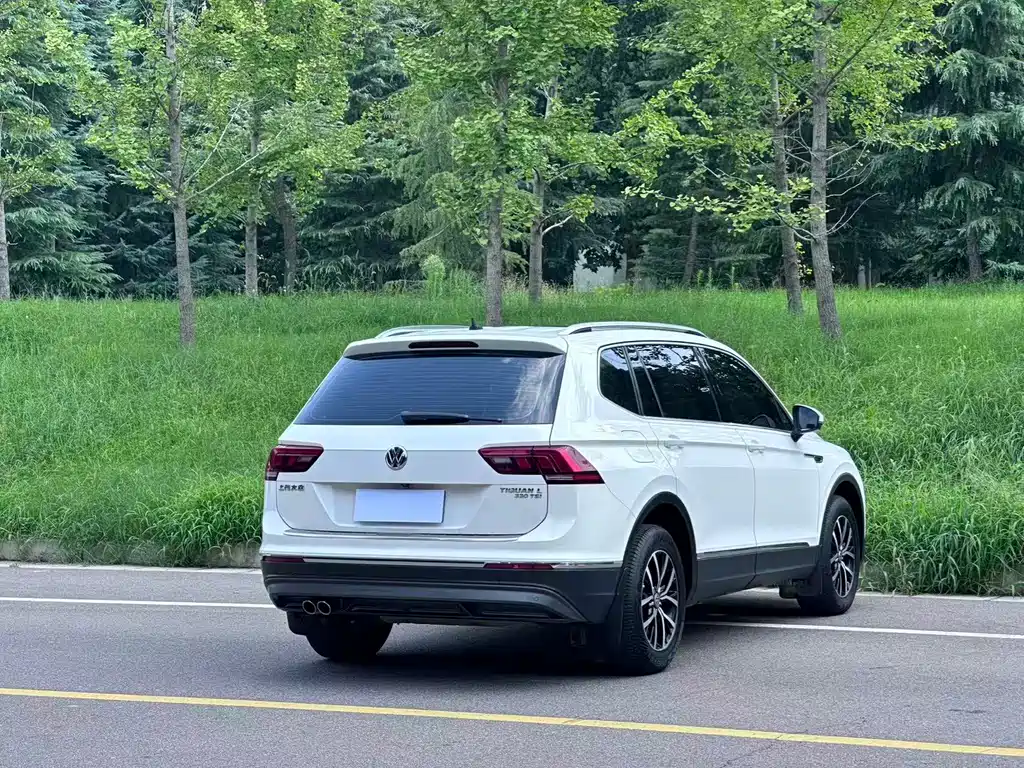 Volkswagen Tiguan L — фото 8