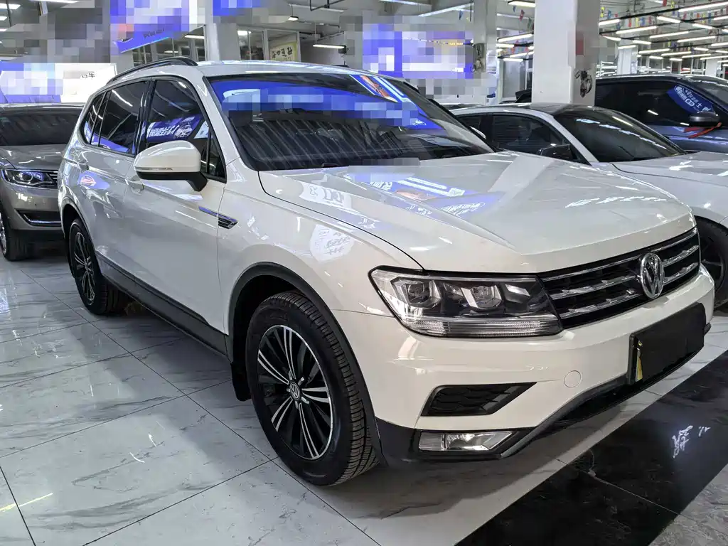 Volkswagen Tiguan L — фото 3