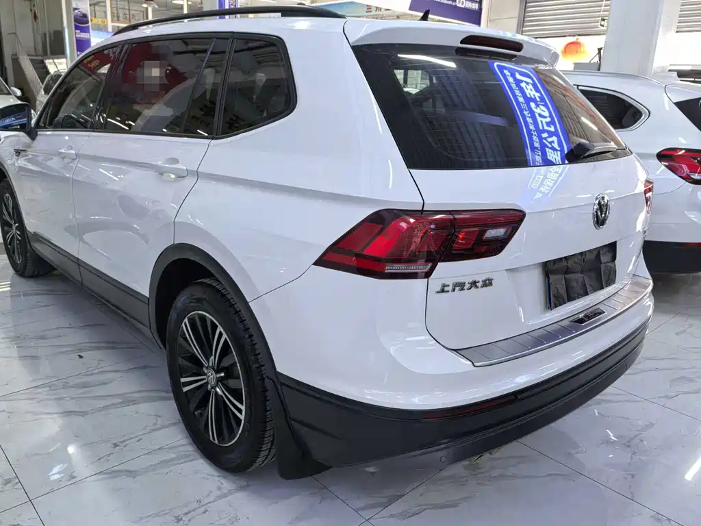 Volkswagen Tiguan L — фото 4