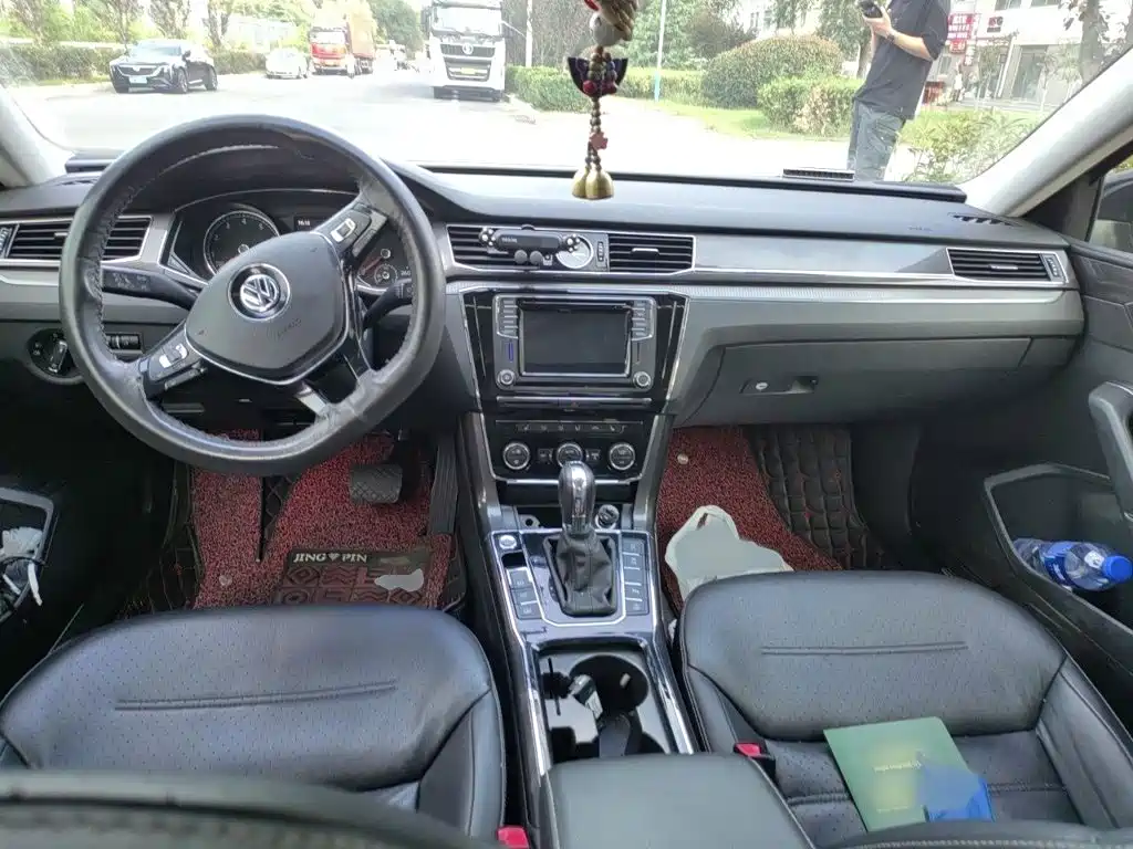 Volkswagen Passat — фото 13