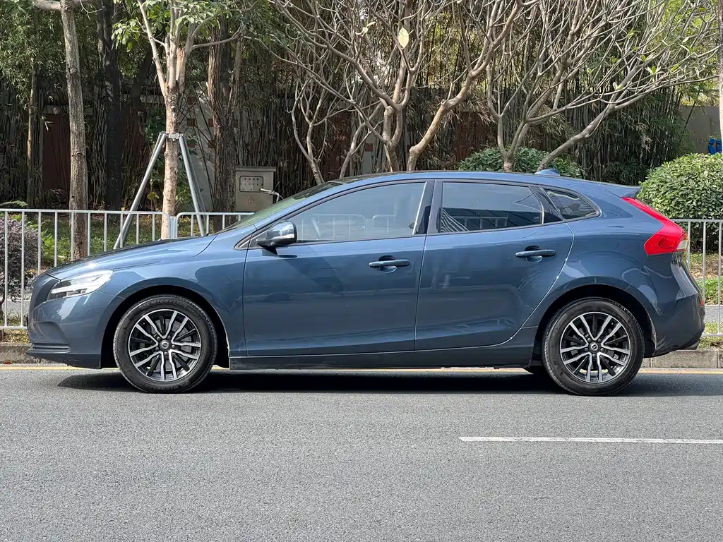 Volvo V40 — фото 4