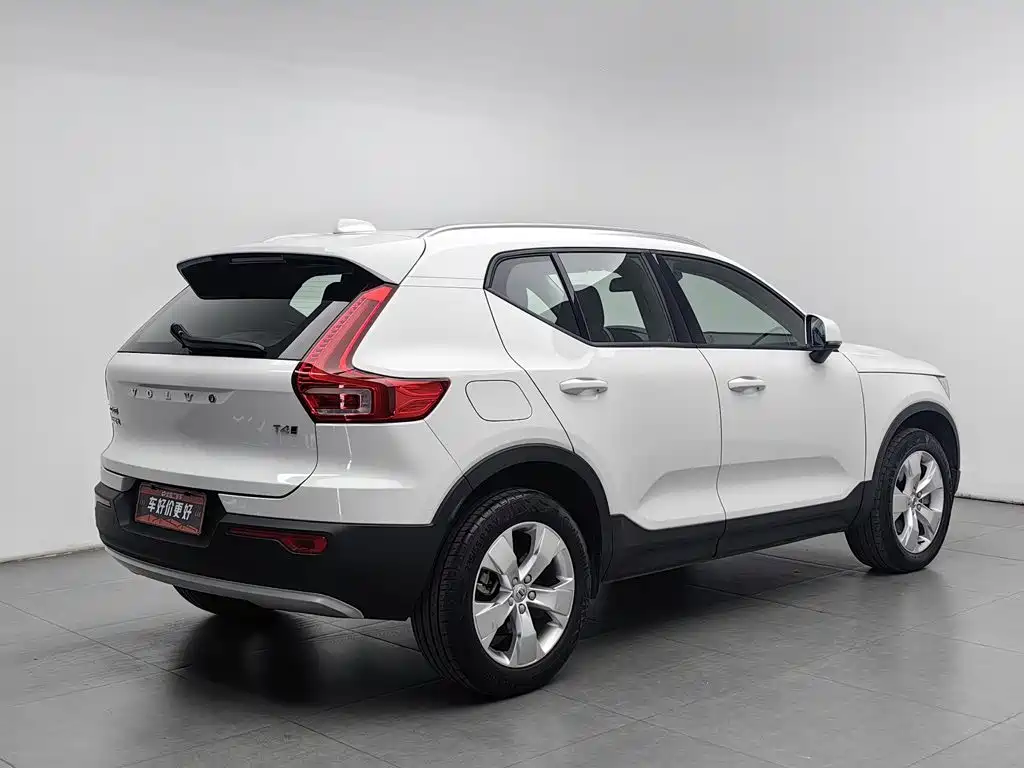 Volvo XC40 — фото 2